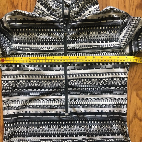 Nike Pro Half Zip Pullover with Geometric Print - Picture 8 of 12